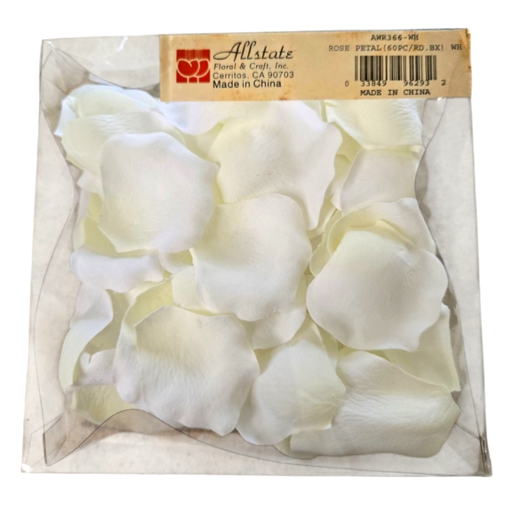 🌴3/$10. Silk rose petals